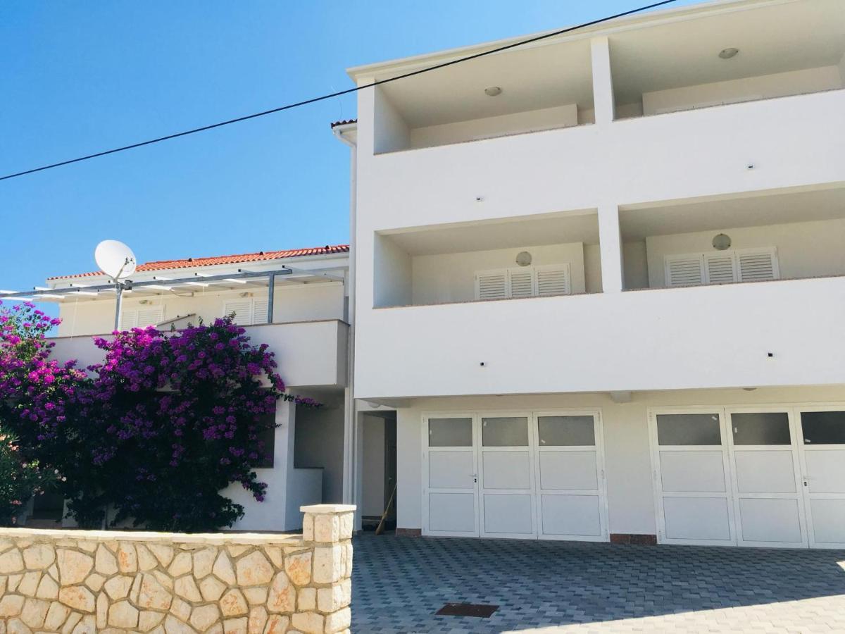 Novalja Apartments By Nena Bagian luar foto