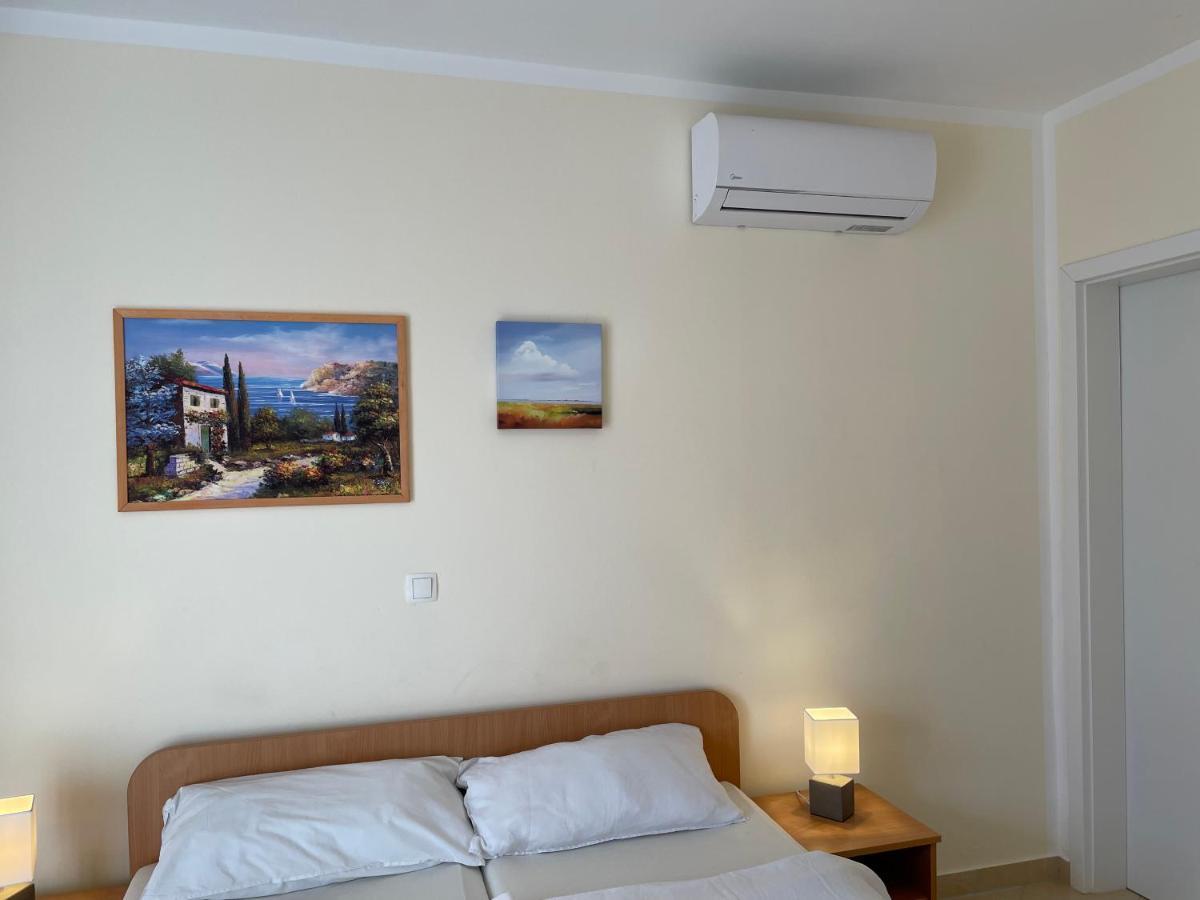 Novalja Apartments By Nena Bagian luar foto