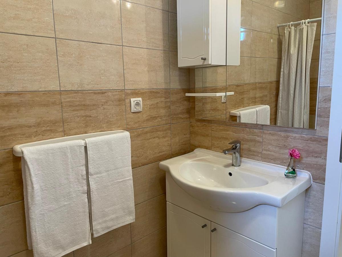 Novalja Apartments By Nena Bagian luar foto