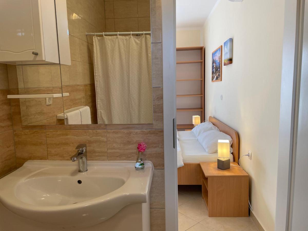 Novalja Apartments By Nena Bagian luar foto