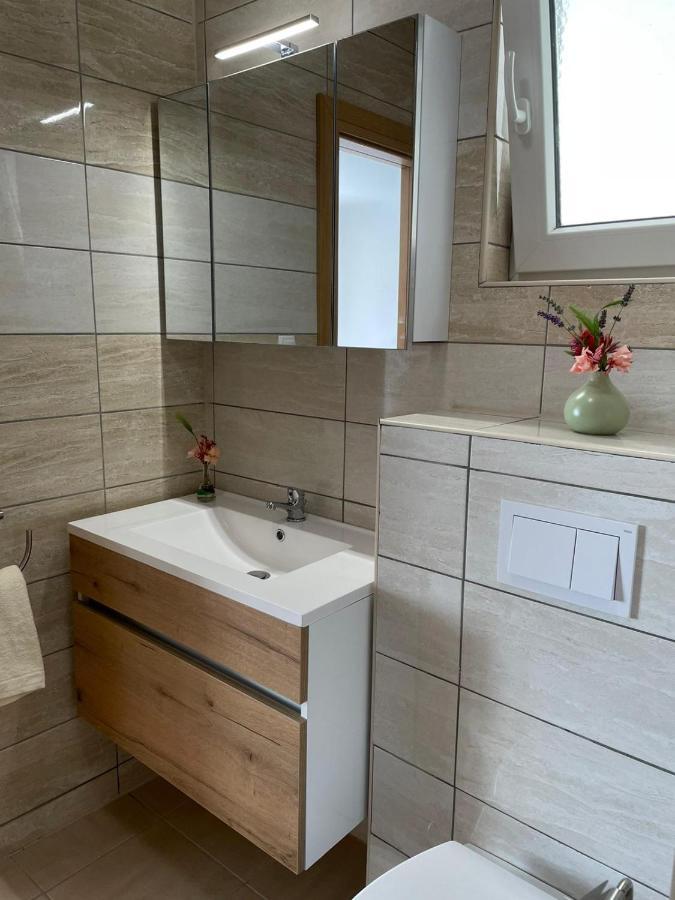 Novalja Apartments By Nena Bagian luar foto