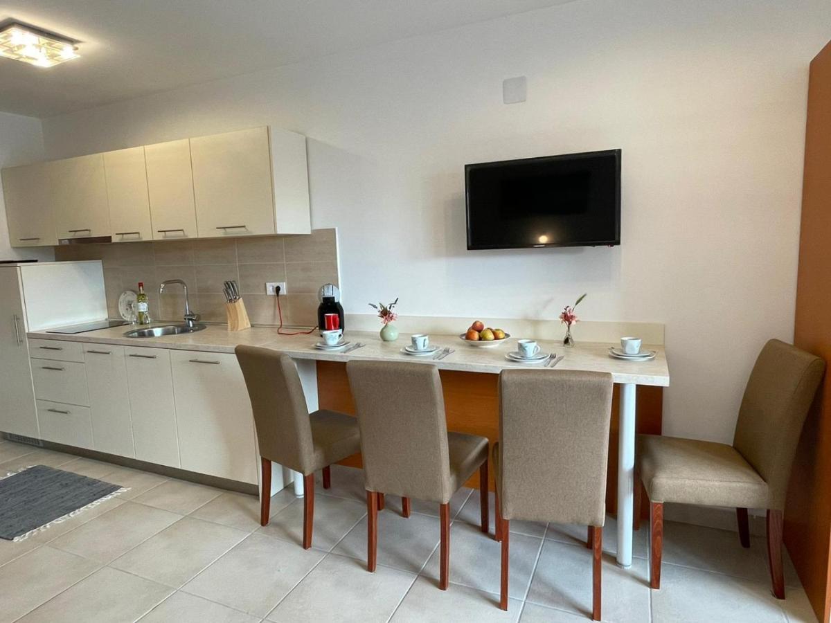 Novalja Apartments By Nena Bagian luar foto