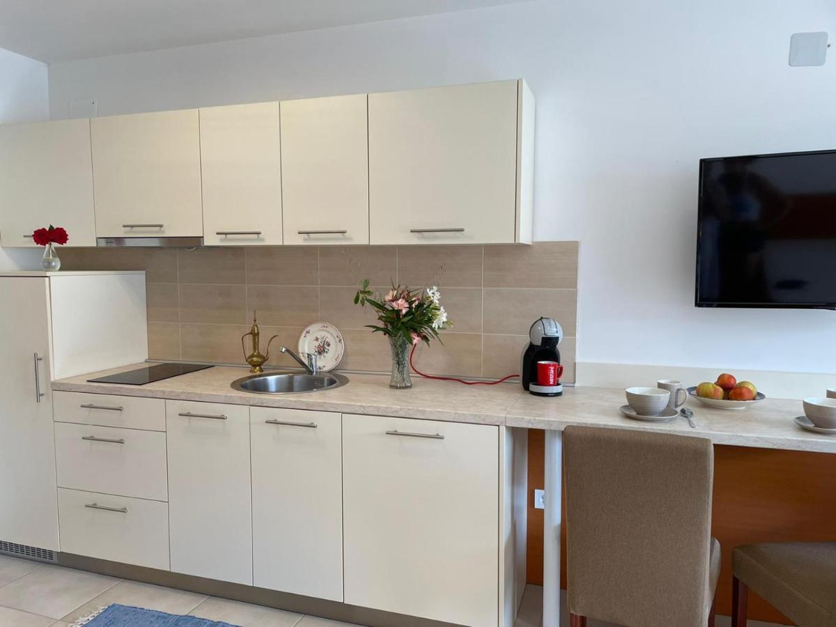 Novalja Apartments By Nena Bagian luar foto