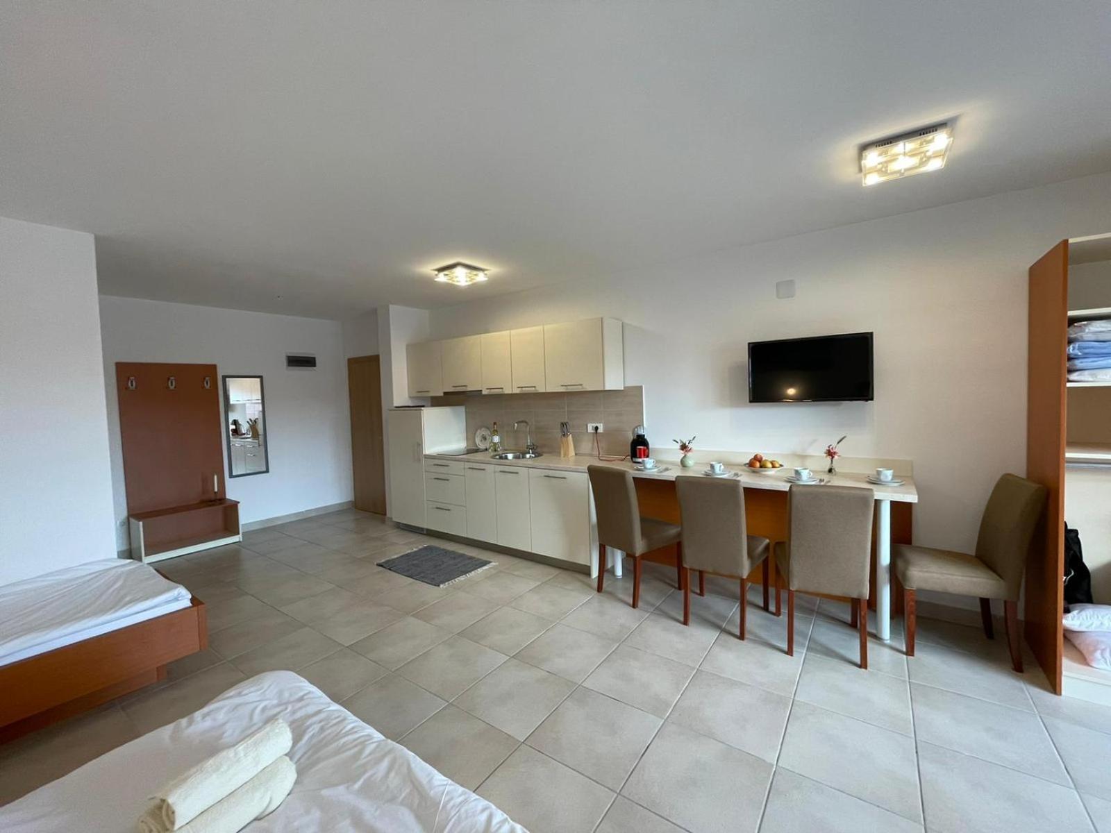 Novalja Apartments By Nena Bagian luar foto